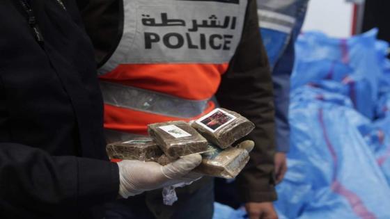 توقيف امرأة ورجل لاشتباه تورطهما في قضية تتعلق بحيازة وترويج مخدر الشيرا وحجز حوالي كيلوغرام من هذا المخدر